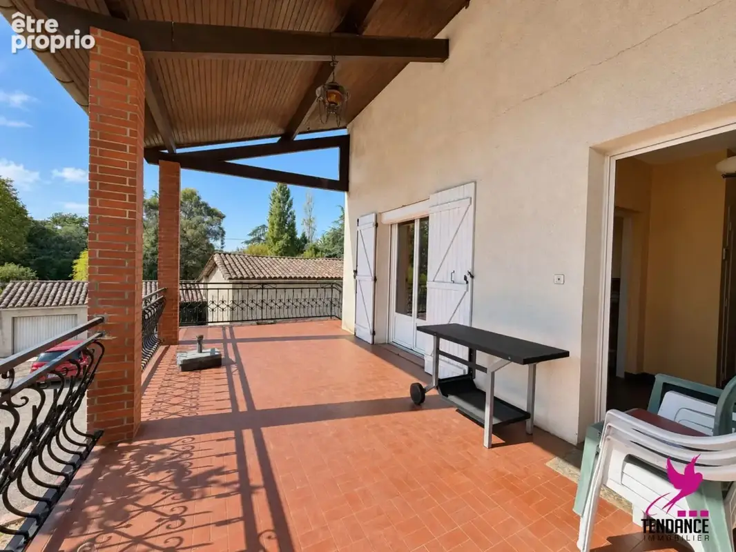 Maison 180 m² avec  Garages et dépendances. - photo 10