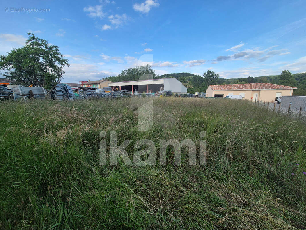 Terrain à SAINT-CHRISTOPHE-ET-LE-LARIS