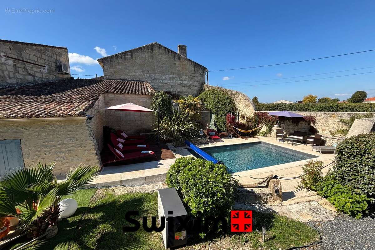 Maison à SAINT-ESTEPHE