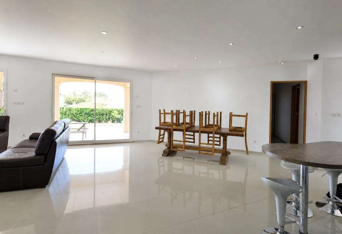 Maison de 5 pièces de 138 m² à La Croix-Blanche - photo 4