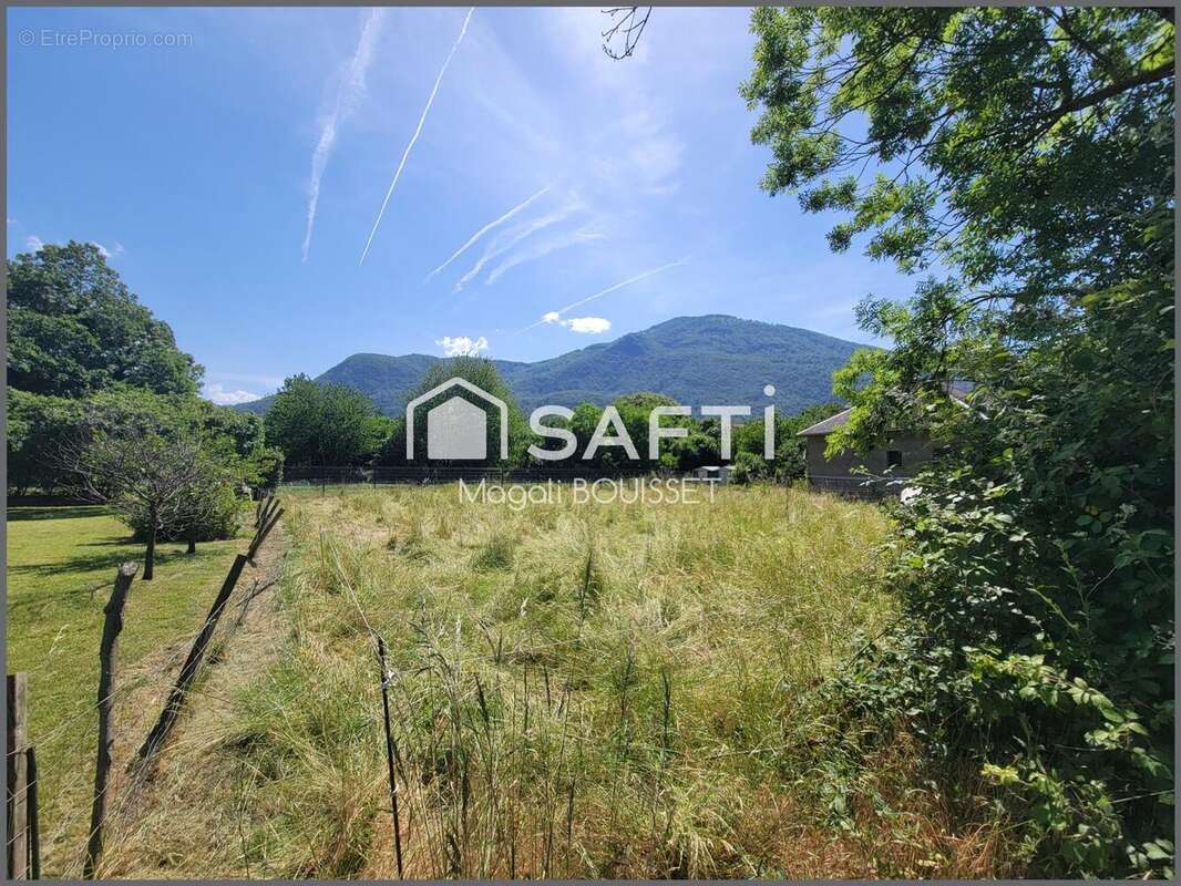 Terrain 737 m² à Fronsac  - photo 3