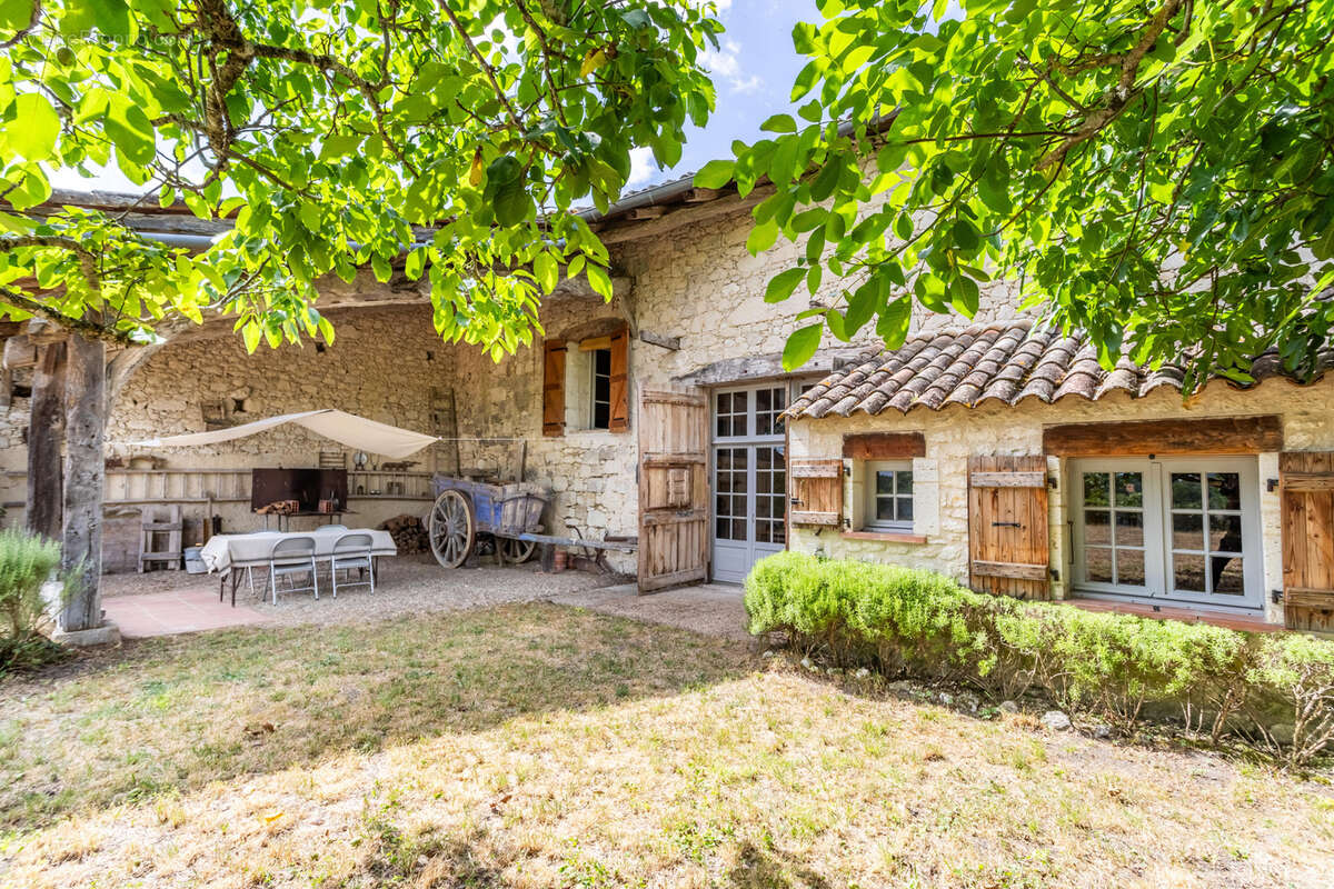 Maison à MONTJOI