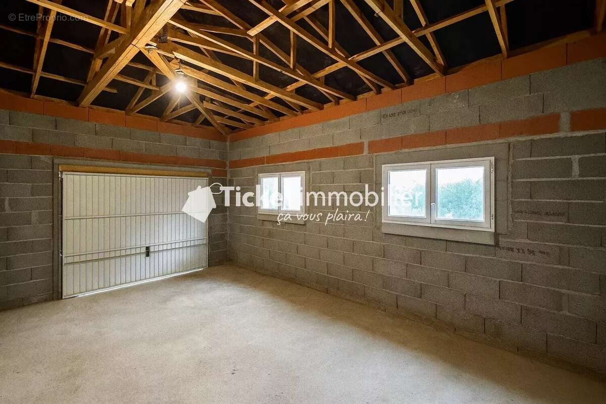 Maison à MONTBARTIER