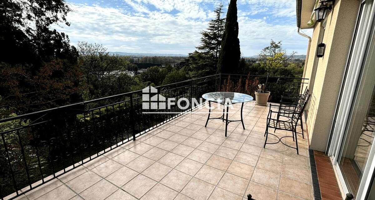 Maison à COLAYRAC-SAINT-CIRQ