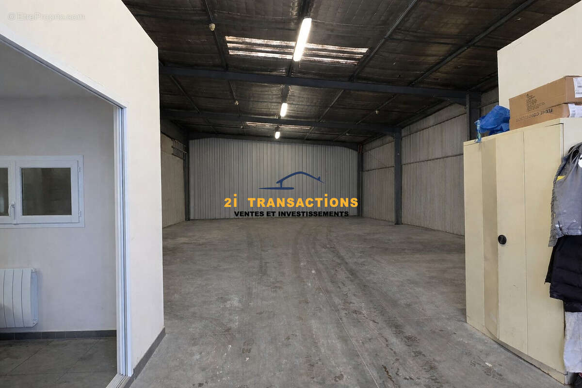 Commerce à SAINT-MARTIN-LA-PLAINE