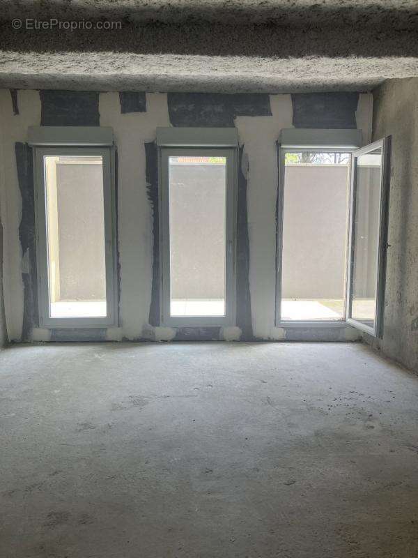 Commerce à SAINT-BONNET-DE-MURE