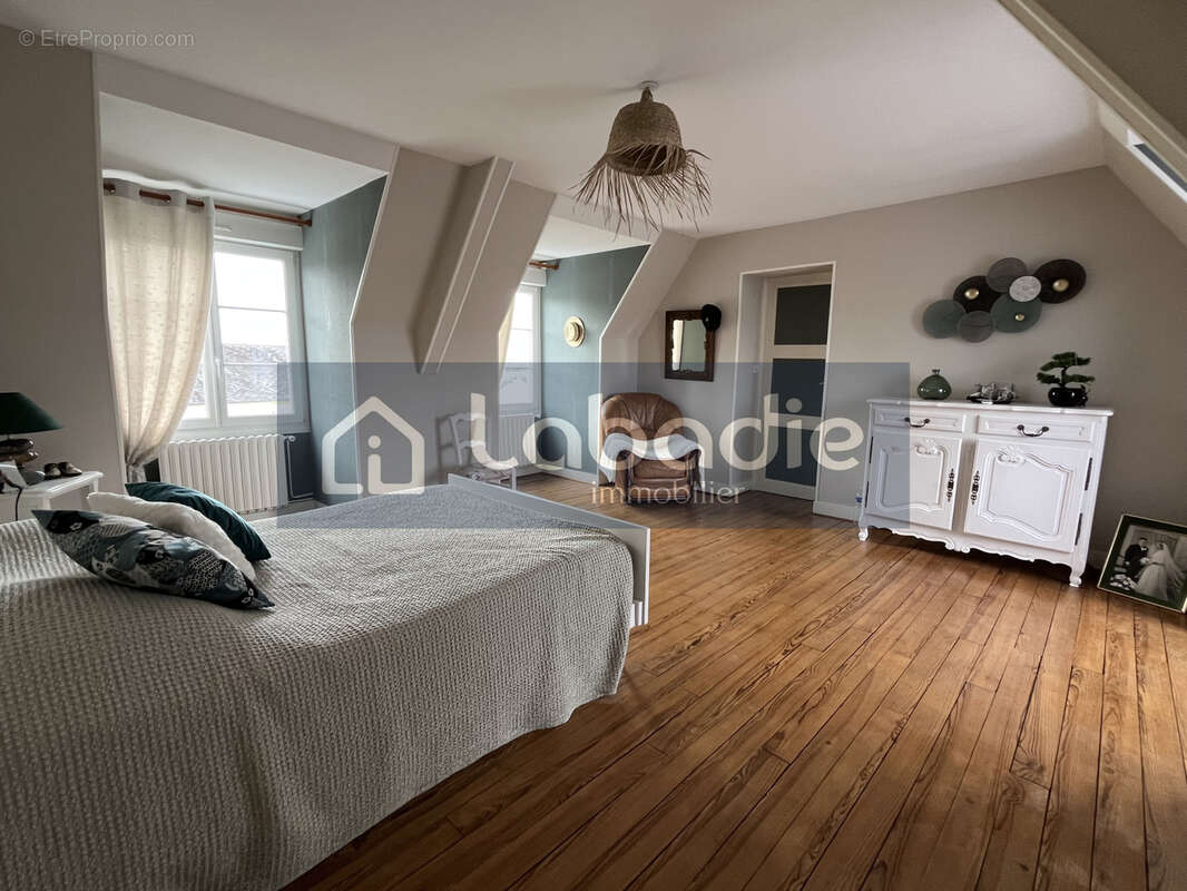 Maison à SAINT-PIERRE-DU-REGARD