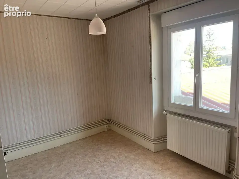 Maison 2 chambres avec terrain et petites dépendances - photo 7