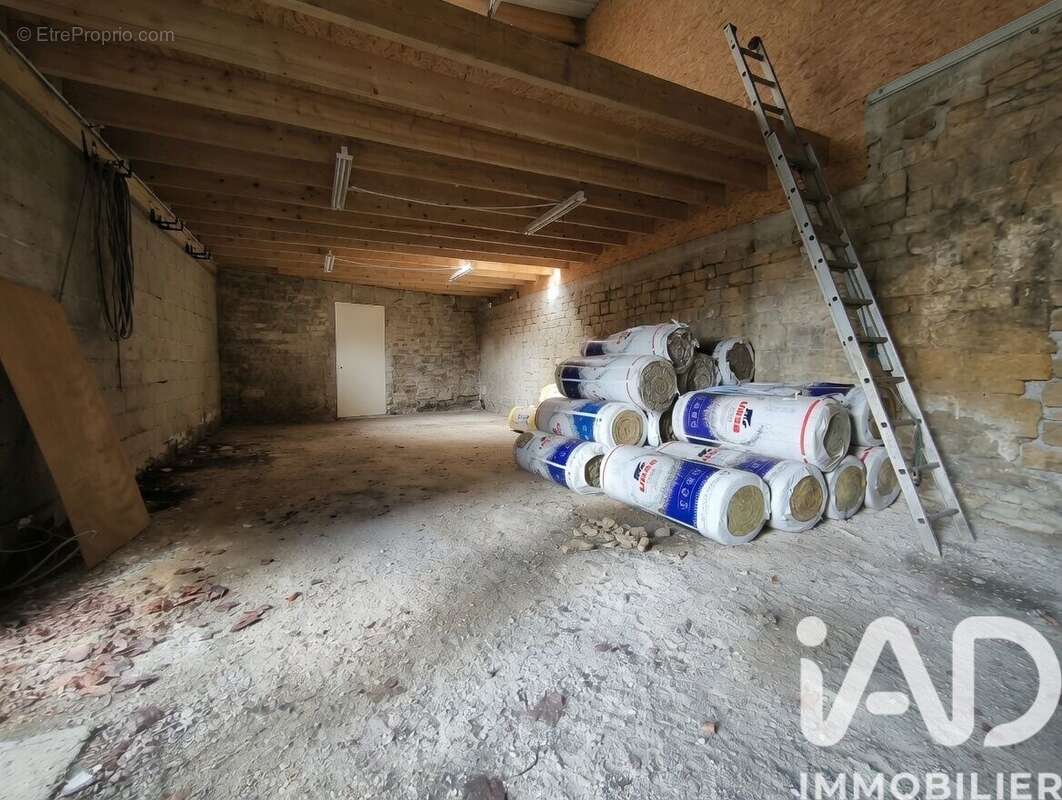 Parking 75 m² à Charleville-Mezieres  - photo 3