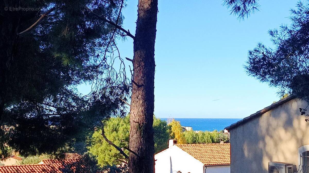 Terrain à SIX-FOURS-LES-PLAGES