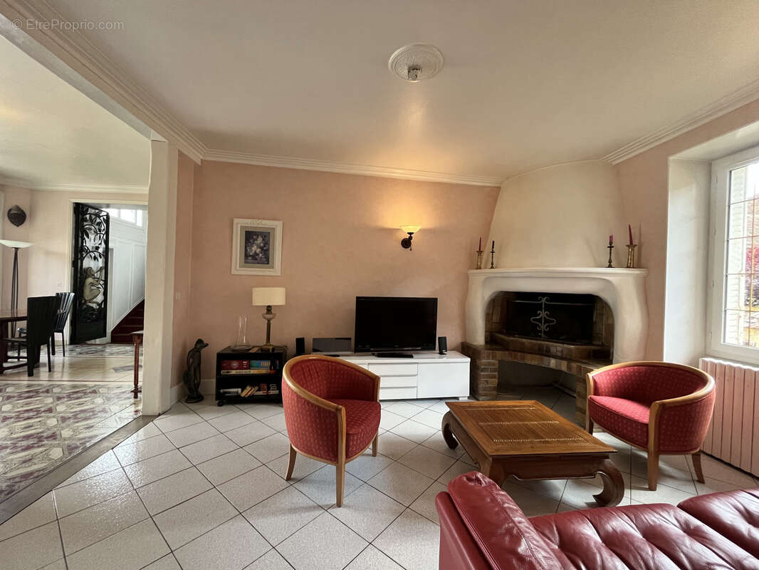 Maison à JOUY-LE-MOUTIER