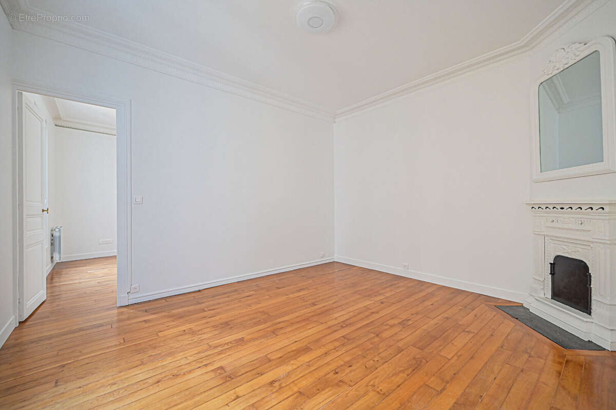 Appartement à PARIS-14E