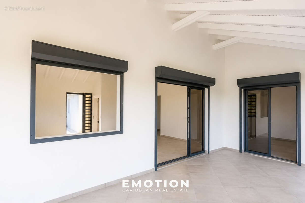Villa contemporaine neuve T4   120 m2 habitables   Saint-François - photo 4
