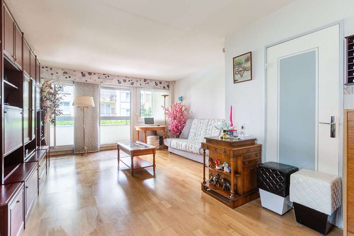 Appartement à COURBEVOIE