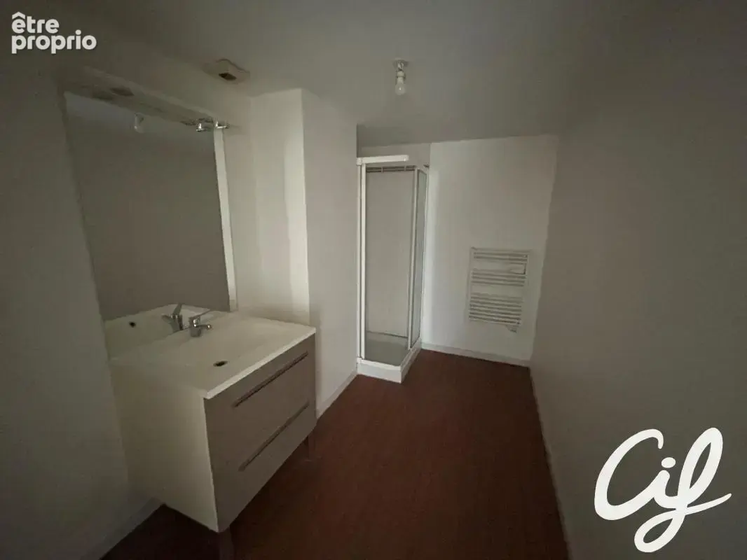 Appartement T2 Z.A.D., Z.I. Nord - 56.75 m2  125 000 Euros - photo 6