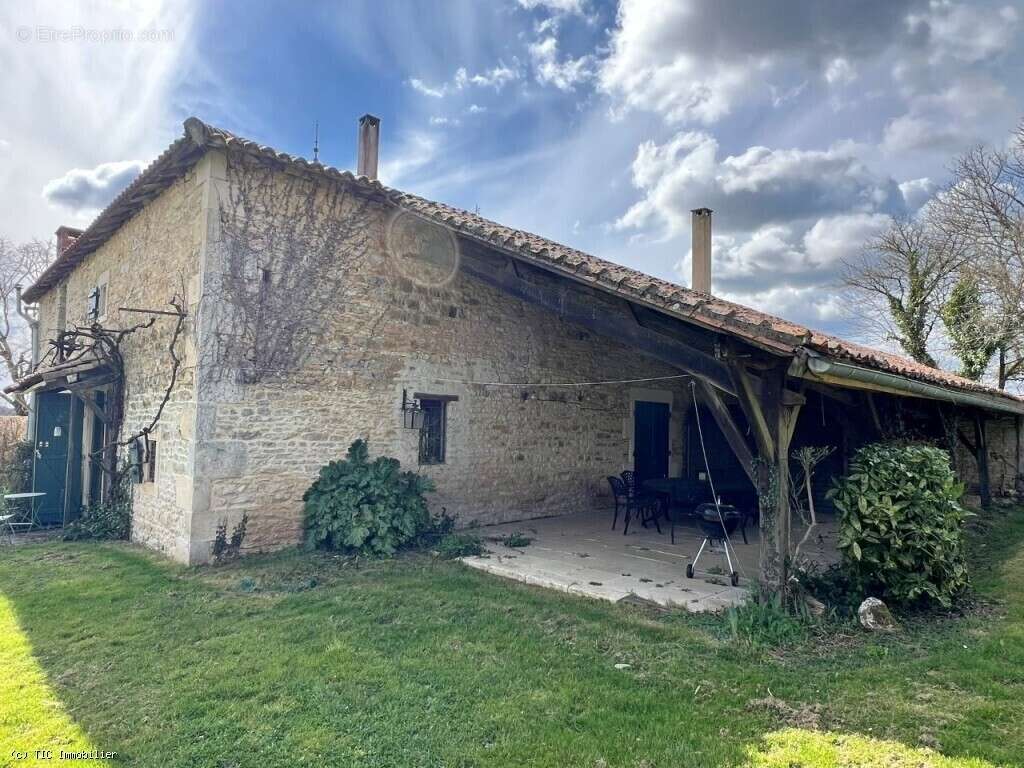 Maison à CHAMPAGNE-MOUTON