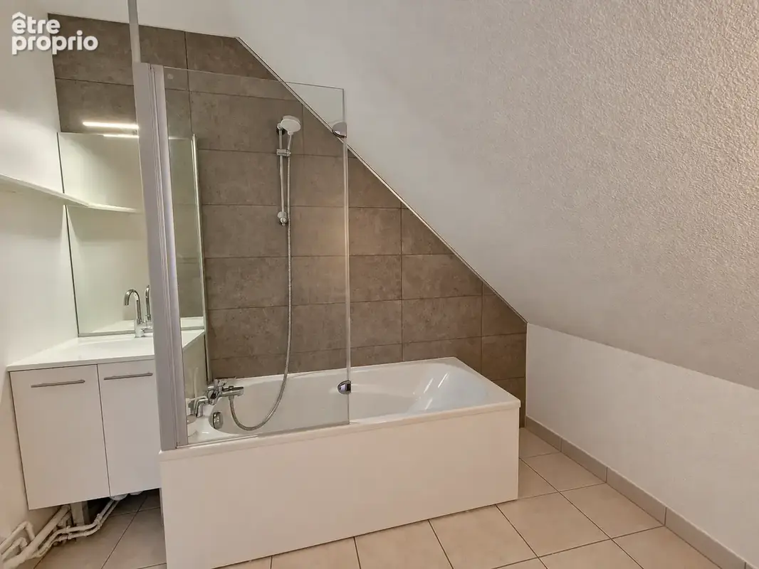 A vendre BELLEY T3 avec ascenseur, balcon et garage. - photo 7