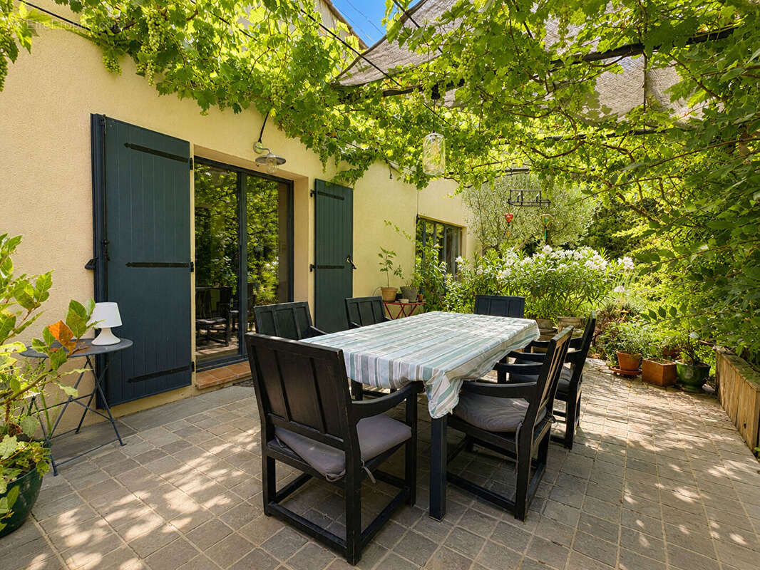 Maison 252m² à rognes - photo 2