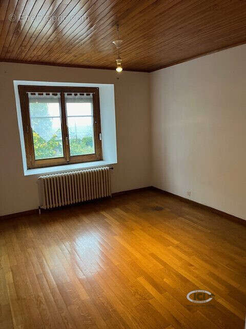 Maison 78 m² à Cranves-Sales  - photo 4