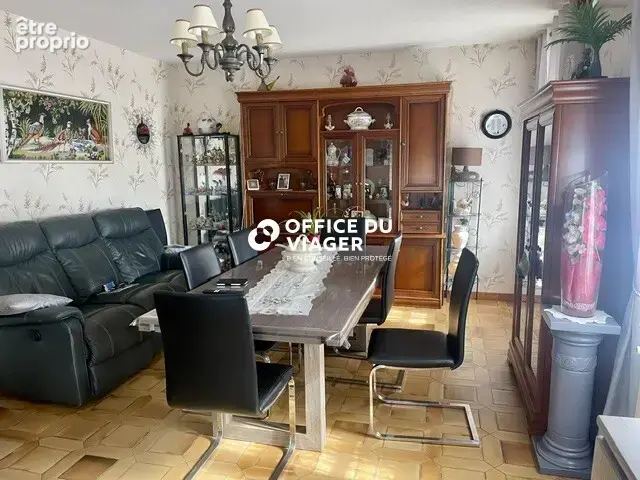 Maison - 5 pièces -  106 m² - photo 2