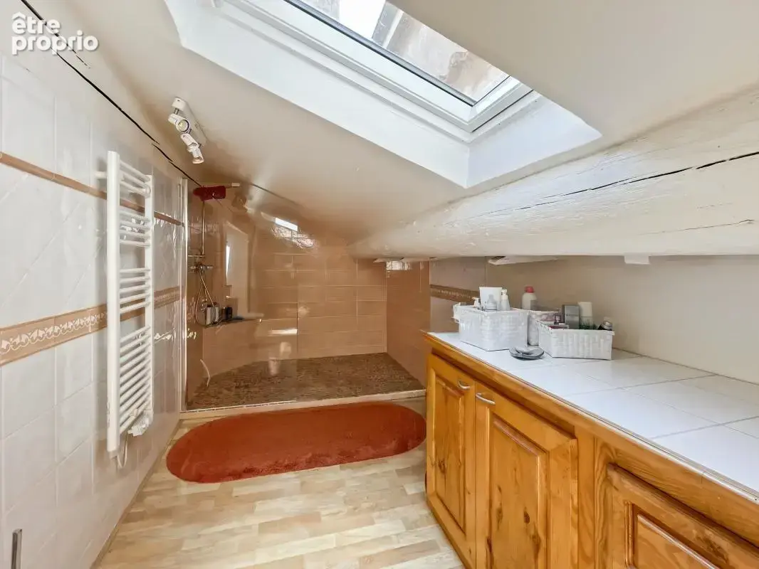 Maison atypique avec terrasse et stationnement – Béziers Centre - À Vendre - photo 18