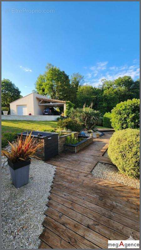 Maison à BUSSAC-SUR-CHARENTE