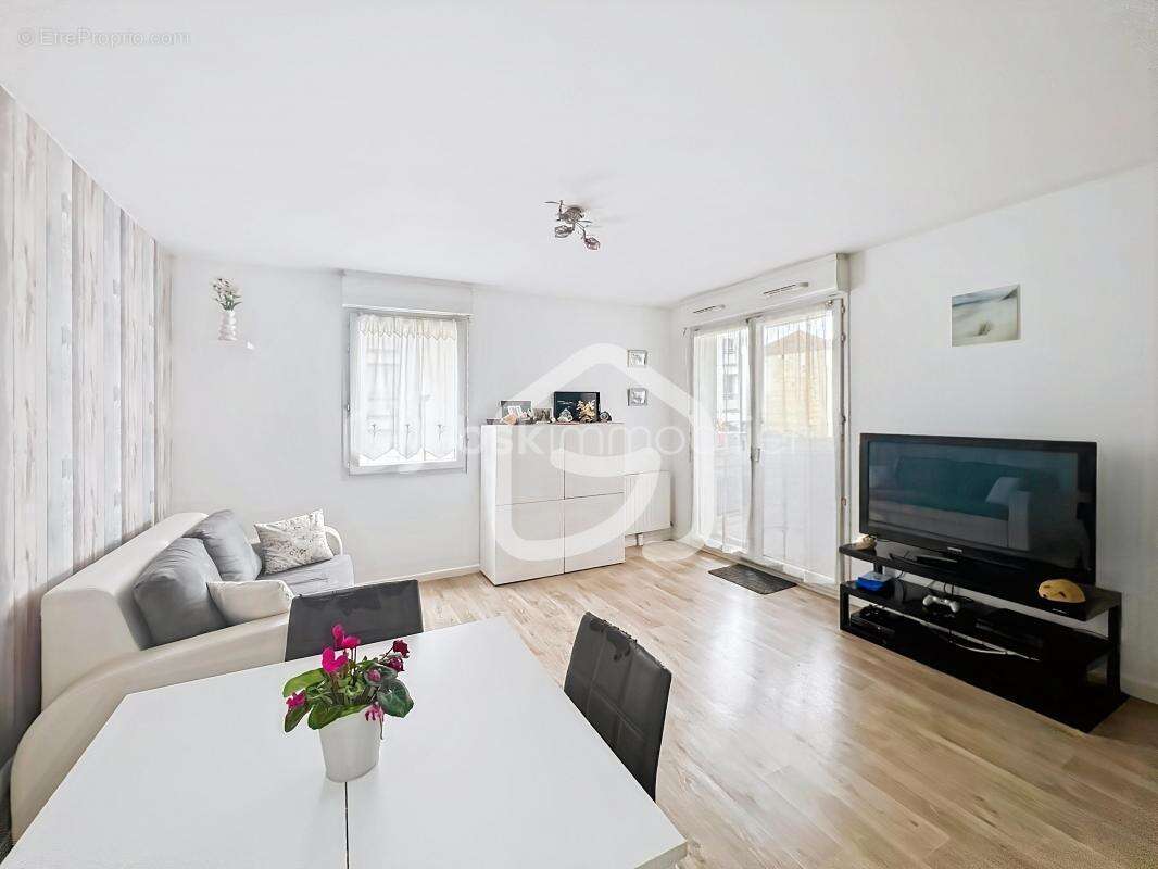 Appartement à BRIE-COMTE-ROBERT