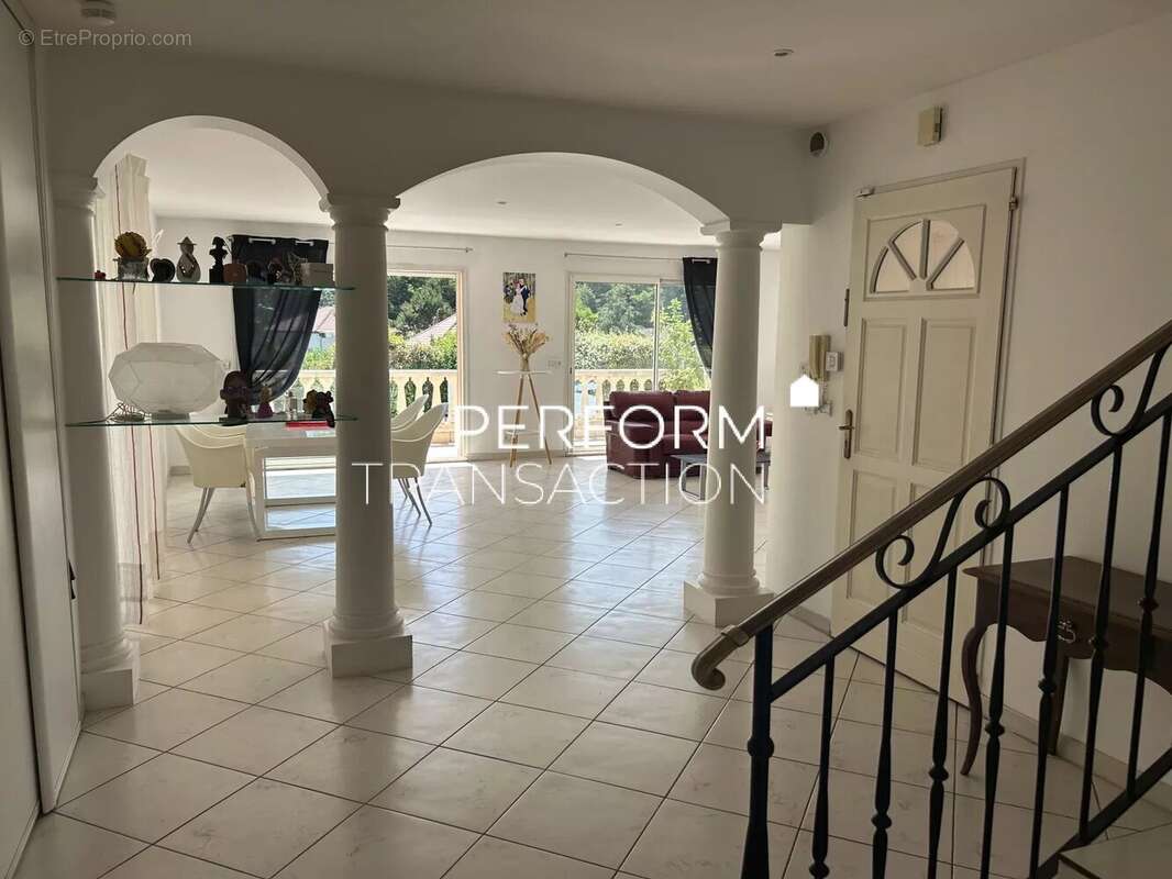 Maison à SAINT-NAZAIRE-LES-EYMES