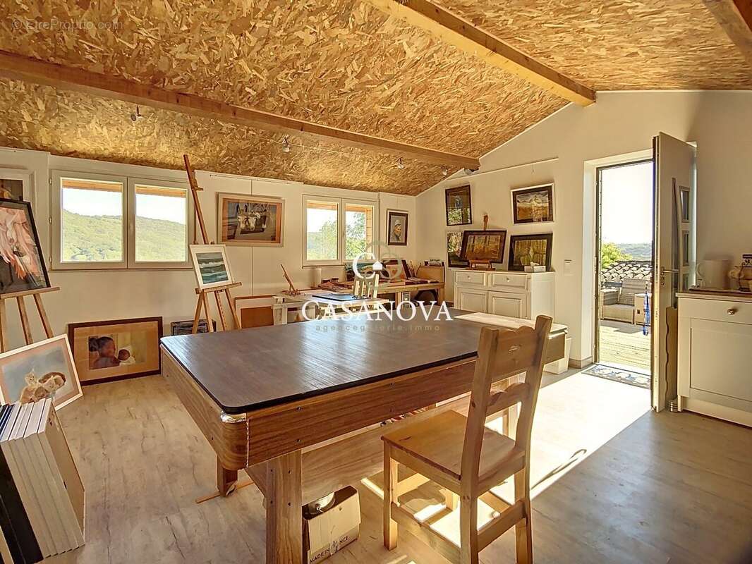 Point de VUE PANORAMIQUE. Bâti de CARACTERE avec piscine et 250 m² habitables et possibilité de projet touristique (chambres d'h - photo 8