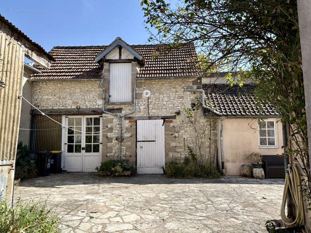 Maison 127 m² à Boynes  - photo 2