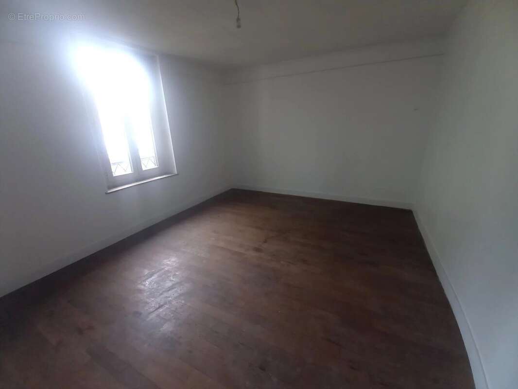 Appartement à VAUJOURS