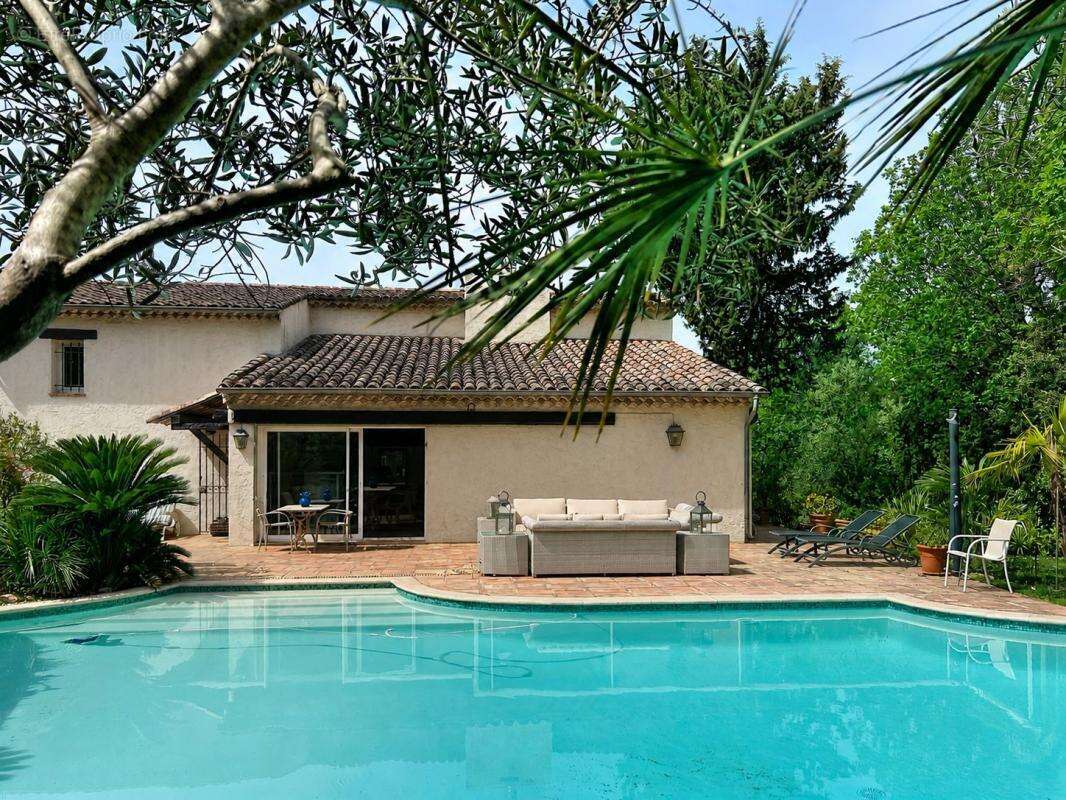 Maison à MOUGINS