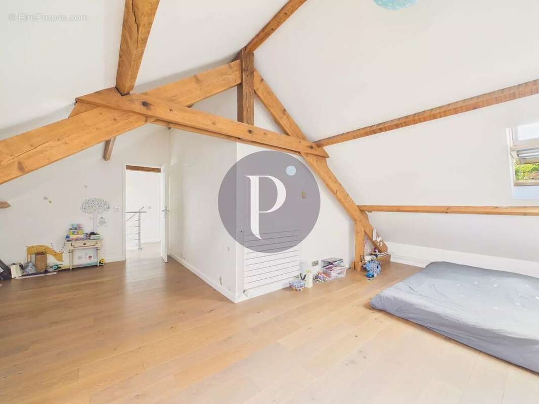 Maison à VERRIERES-LE-BUISSON