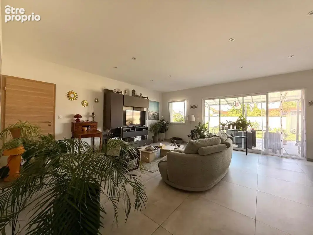 ARC SUR TILLE CENTRE : Maison de plain-pied 3 chambres sur un terrain de 523 m² - photo 4