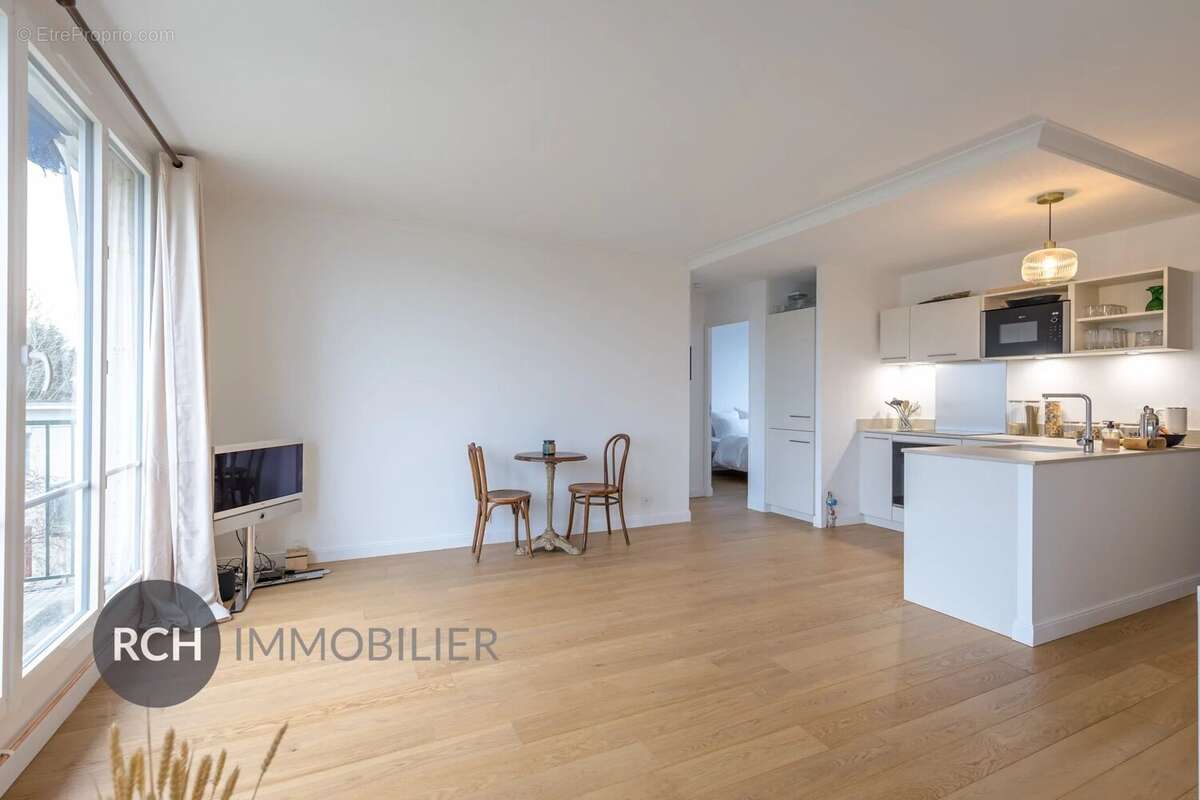 Appartement à NEAUPHLE-LE-CHATEAU