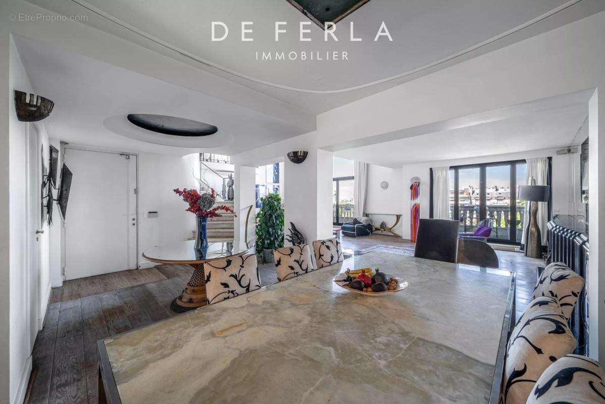 Appartement à PARIS-16E