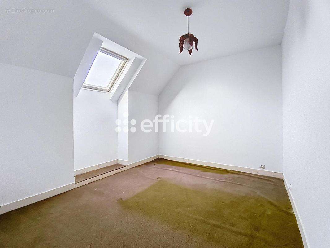 Maison à LE MESNIL-AUBRY