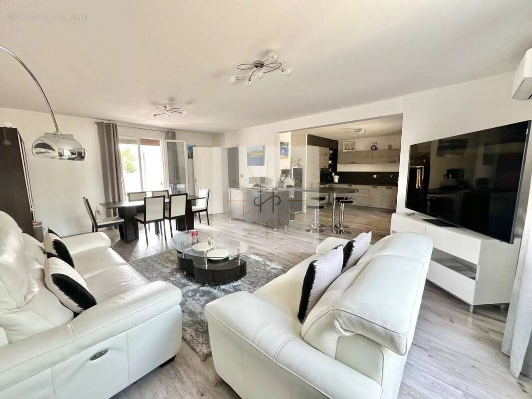 Maison à MONTELIMAR