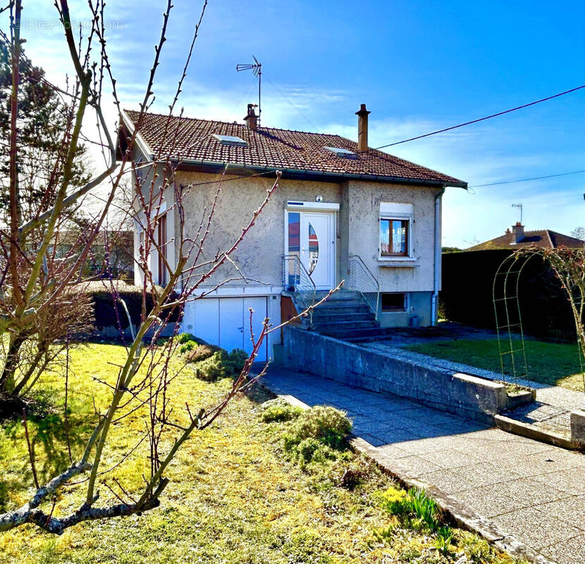 Maison à GIRONCOURT-SUR-VRAINE