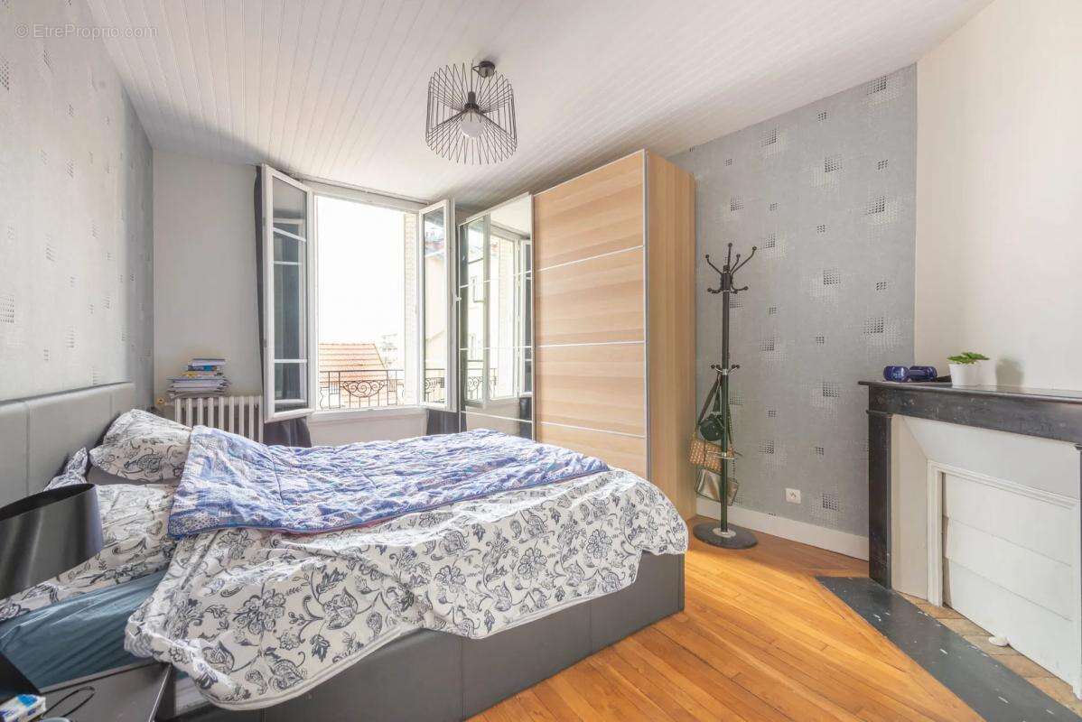 Appartement à COURBEVOIE