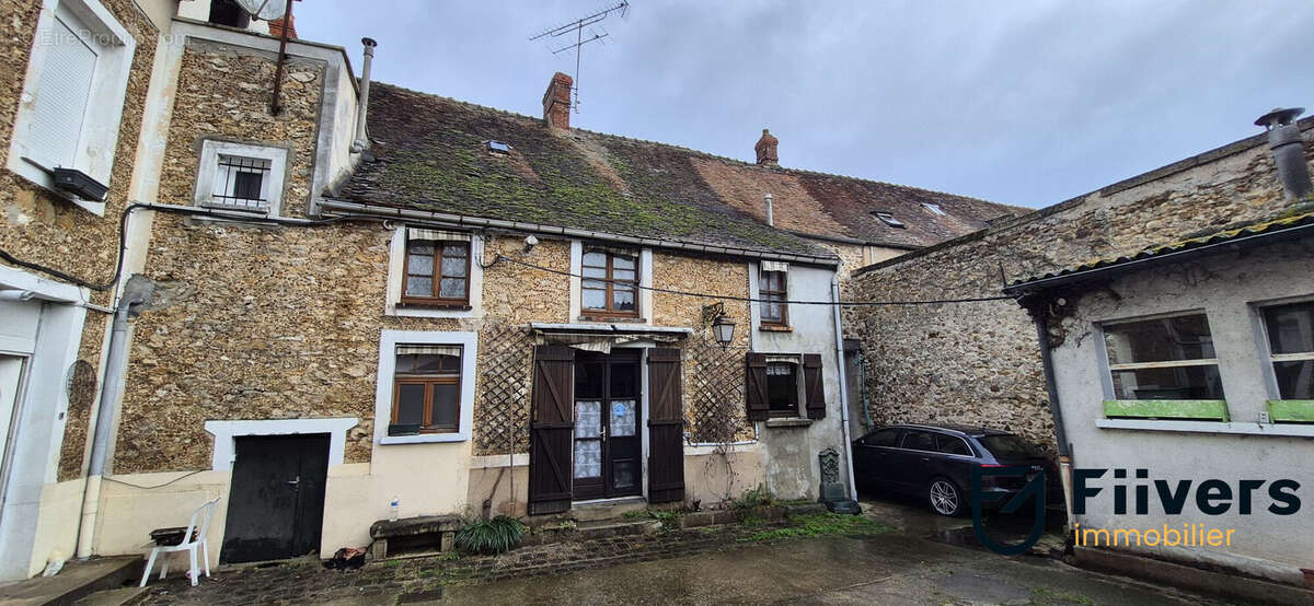 Maison à SAINT-FARGEAU-PONTHIERRY