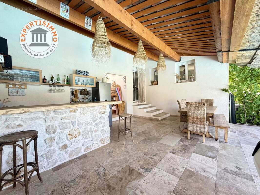 Maison à VELAUX