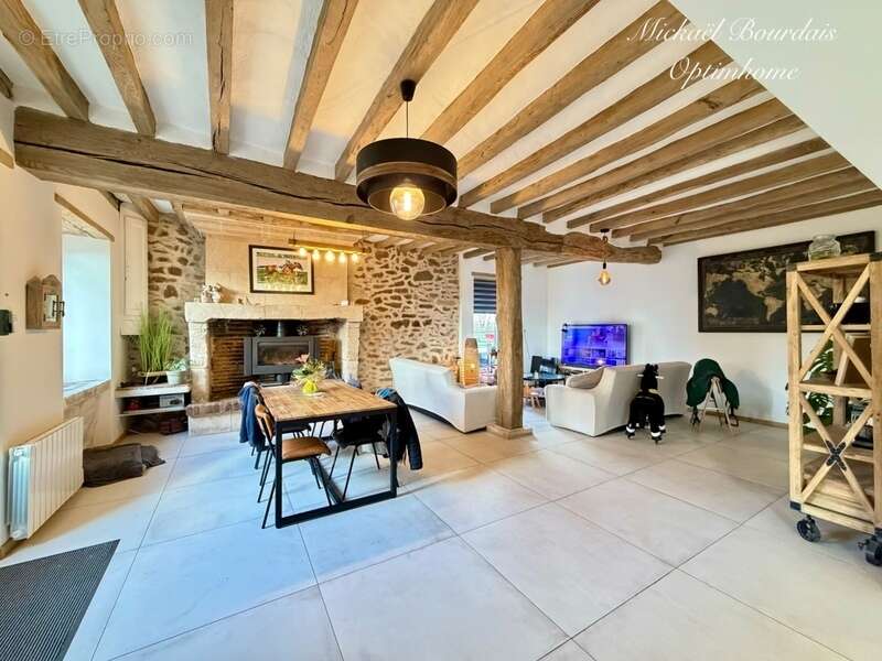 Maison à LUCHE-PRINGE