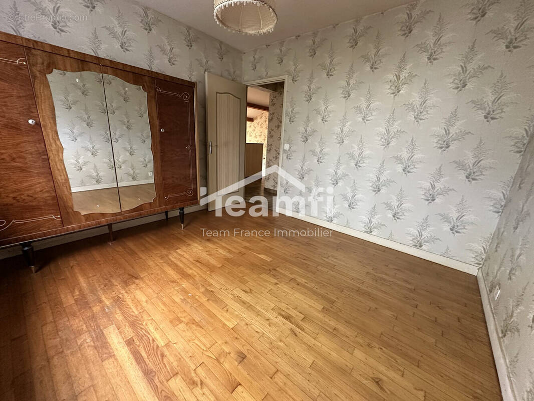 Maison à CELLES-SUR-DUROLLE