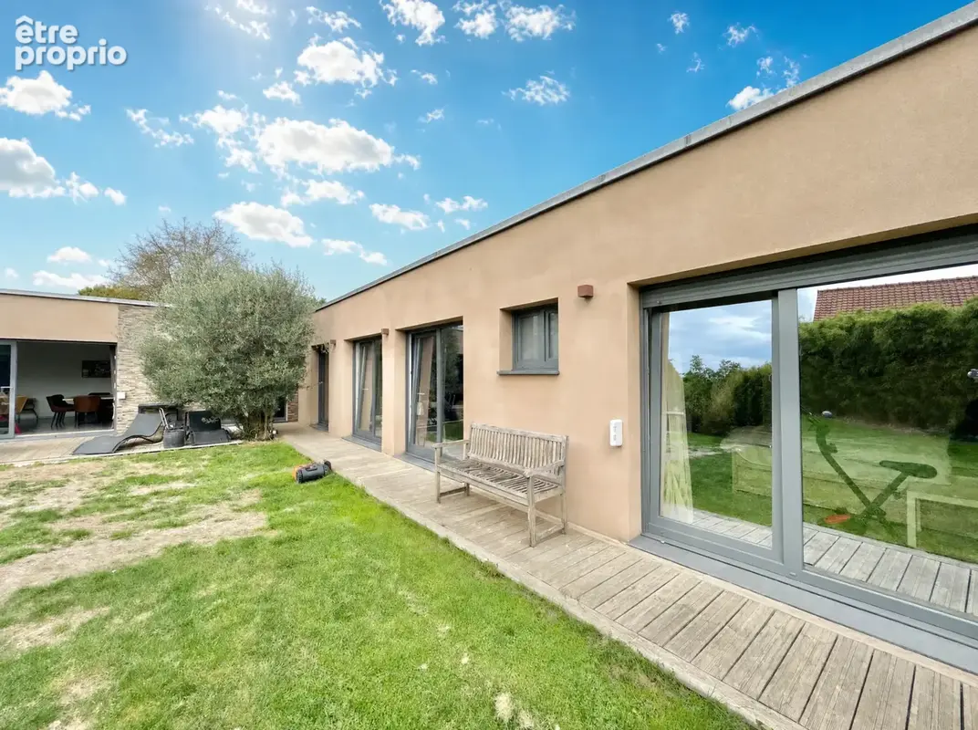 Superbe plain-pied avec piscine et beaux volumes ! - photo 4