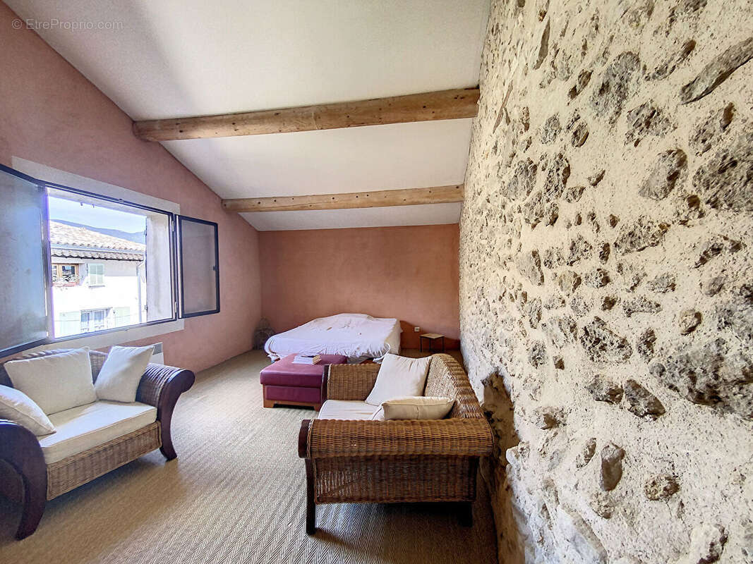 Maison à LA MOTTE-D&#039;AIGUES