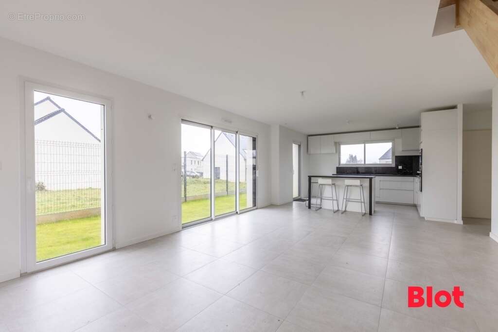 Maison à MONTREUIL-SUR-ILLE