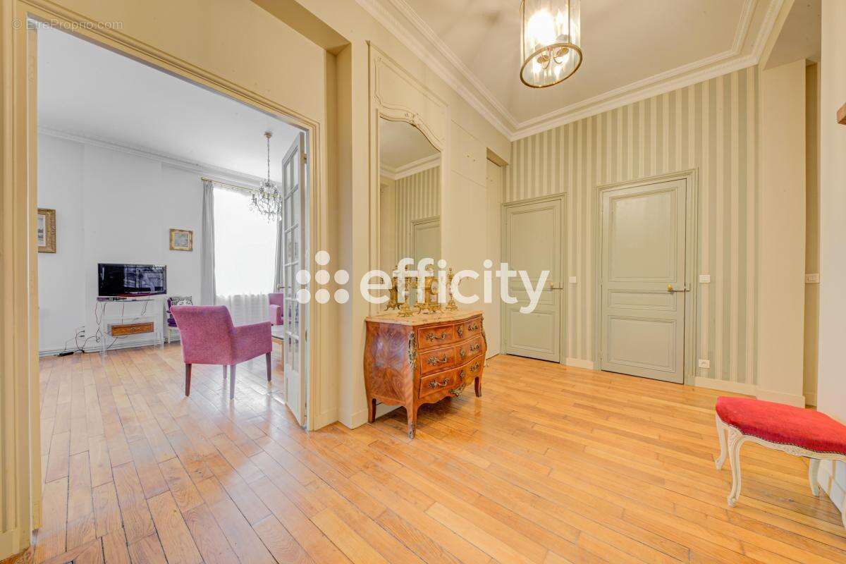 Appartement à PARIS-7E