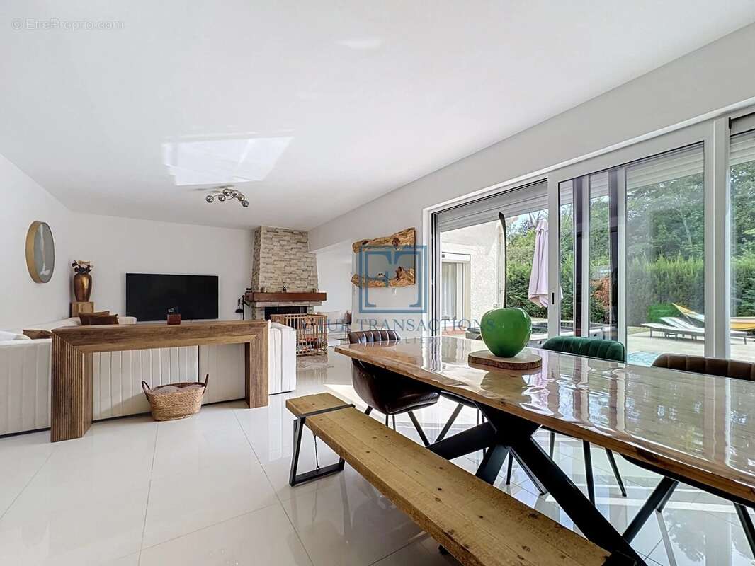 Maison spacieuse et moderne avec piscine à Élancourt Village - photo 4