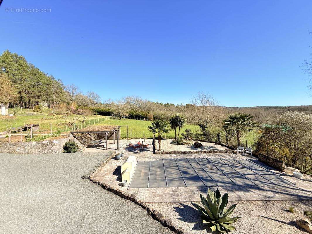 Maison à SAINT-PARDOUX-LA-RIVIERE